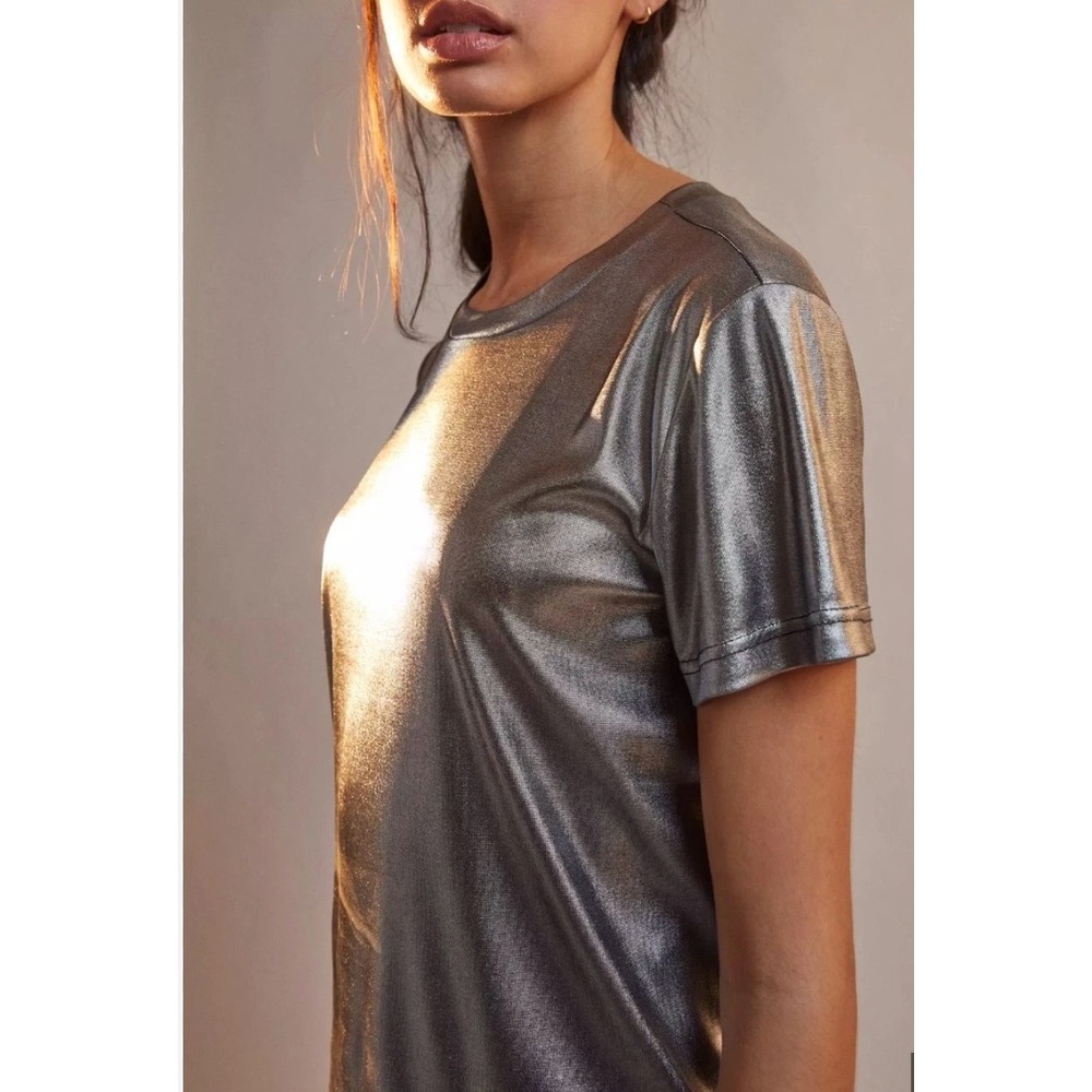 BB Dakota by Steve Madden Silver Metallic Short Sleeve Crew Neck T-Shirt‎ Small